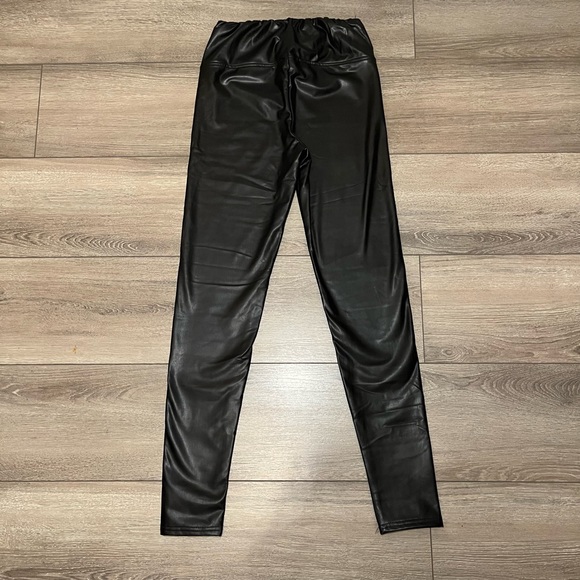 Forever21 faux leather leggings - Picture 3 of 4
